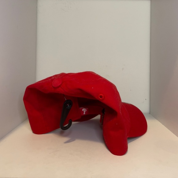 RED PHILLIES HAT. - Picture 3 of 4